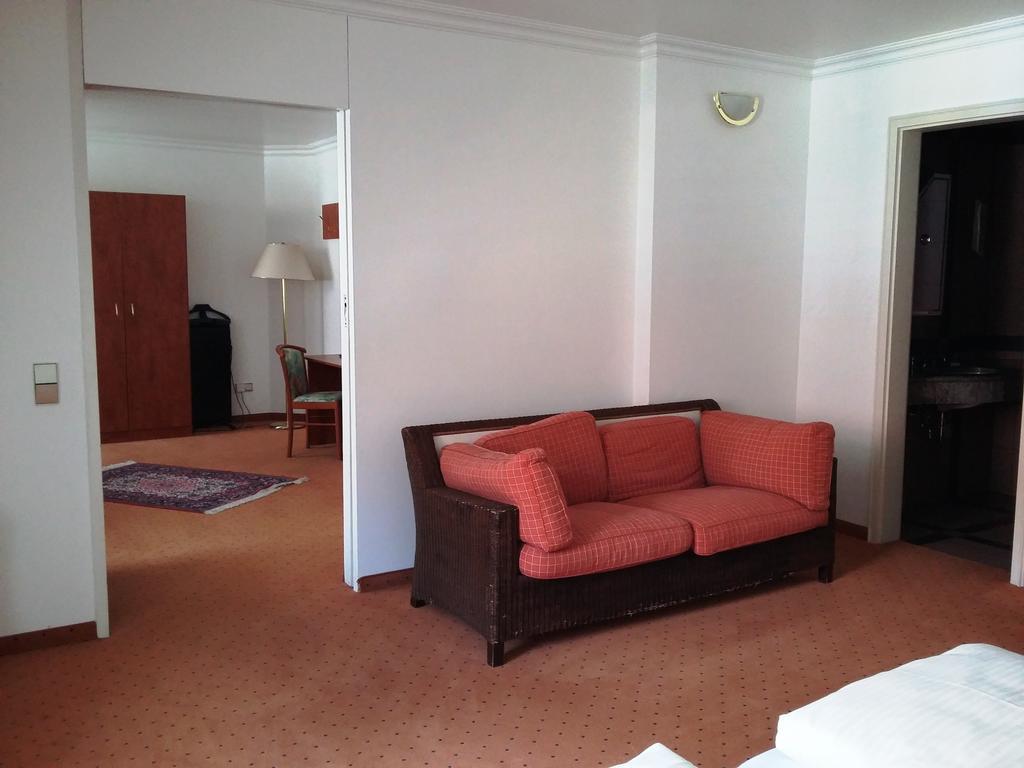 Asam Hotel Muenchen Bilik gambar
