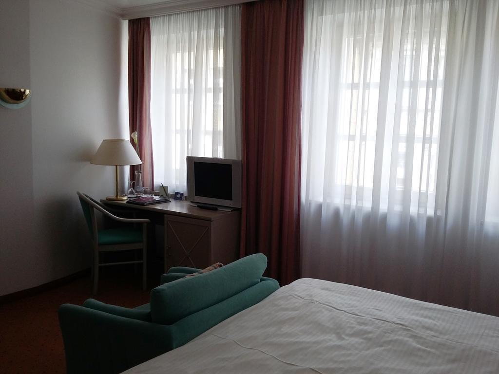 Asam Hotel Muenchen Bilik gambar
