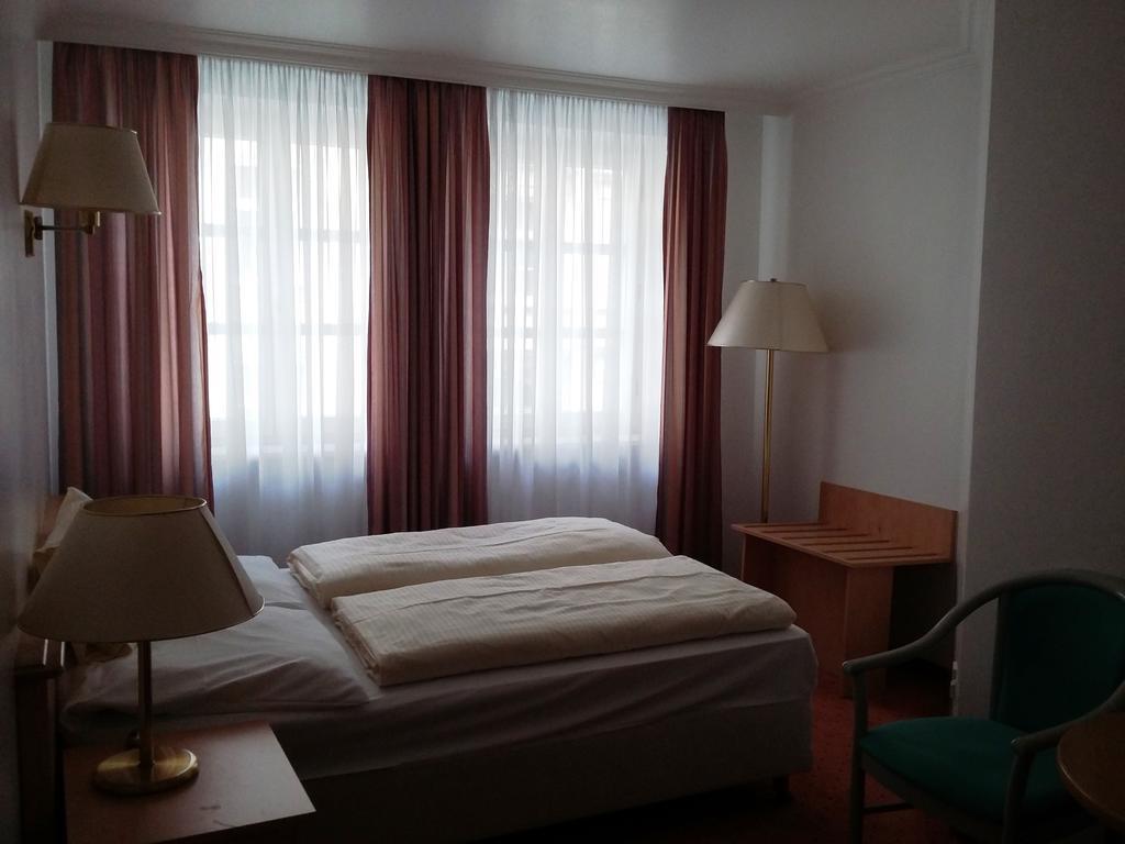 Asam Hotel Muenchen Bilik gambar